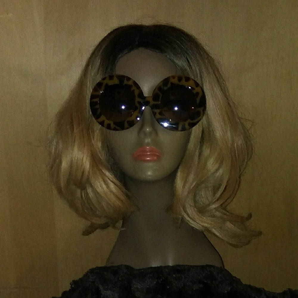 😎 big round leopard sunnies for super stars!